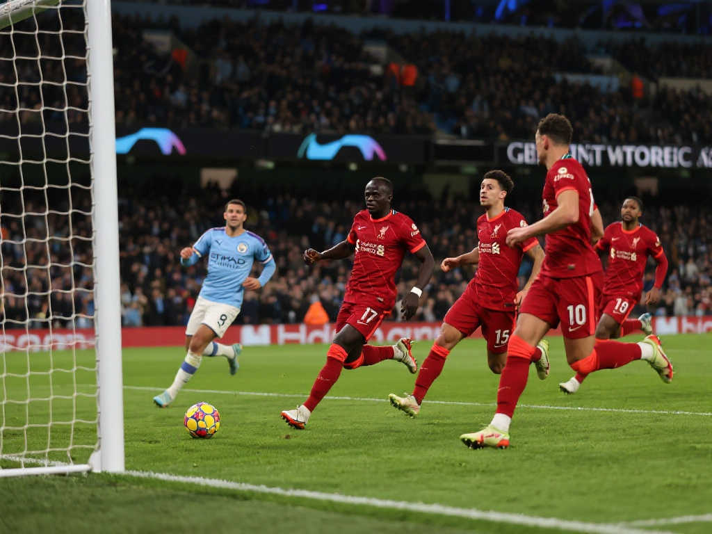 也折射出他 也折射出他