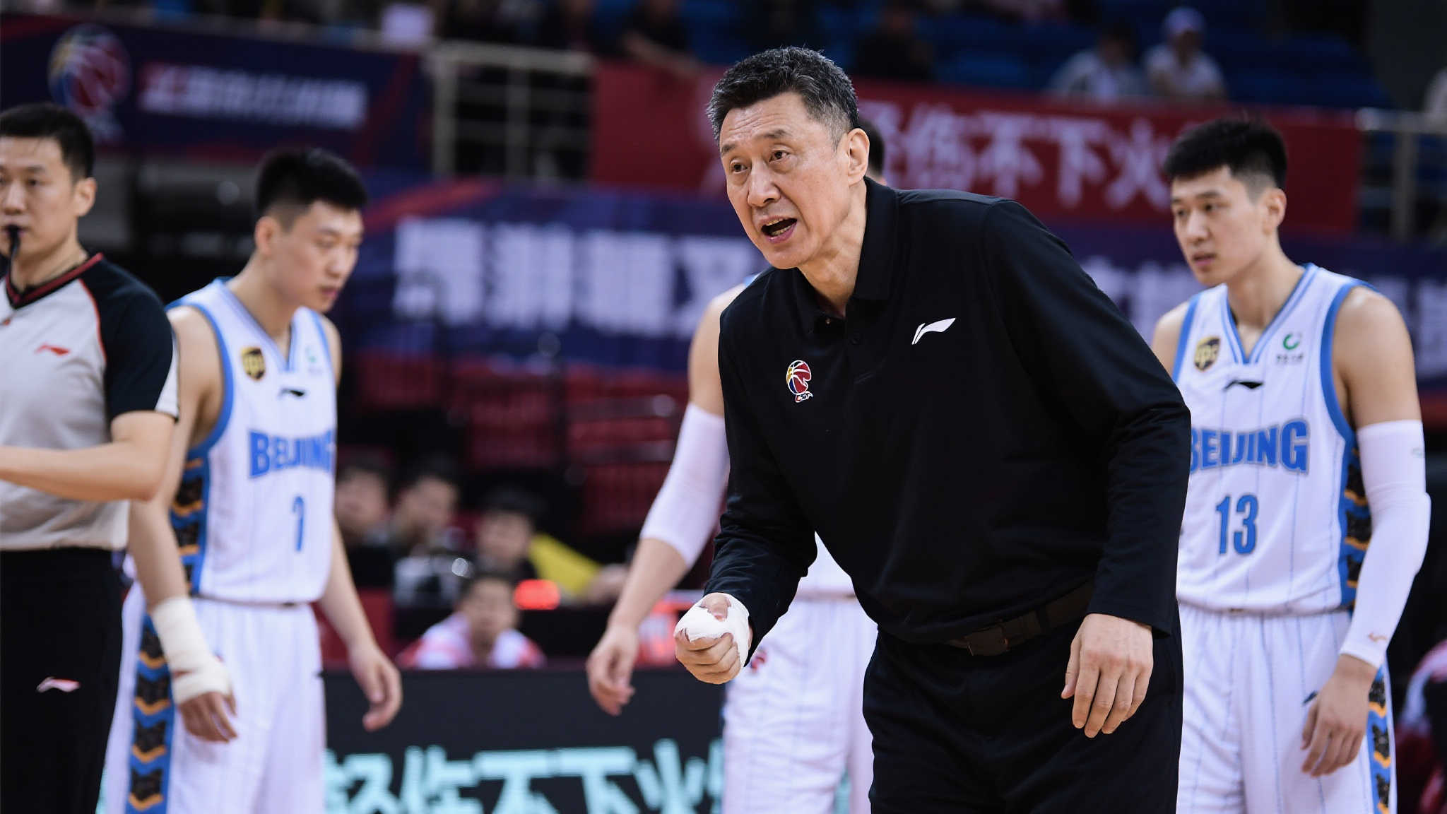 让我们拭目 让我们拭目